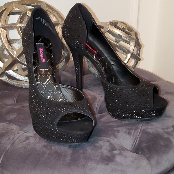 15 DLR SALE Beautiful Betseyville Heels - Picture 2 of 7